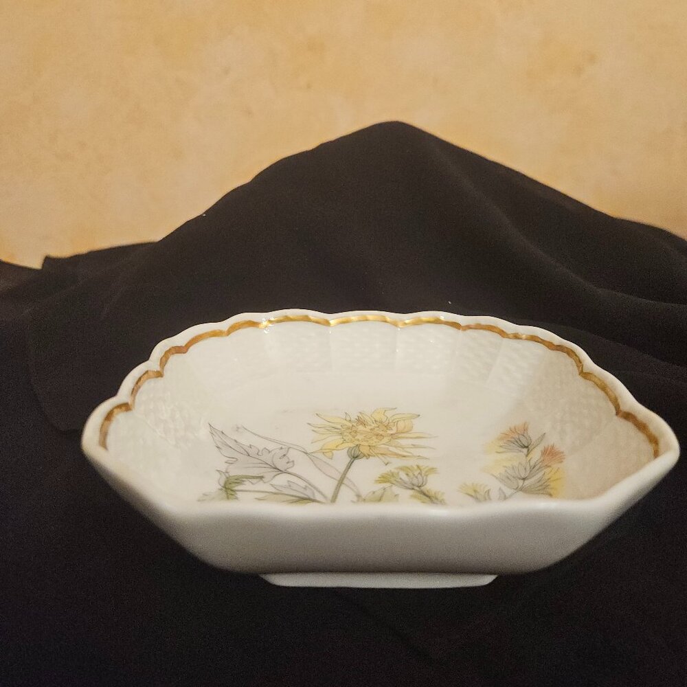 RICHARD GINORI VINTAGE PORCELAIN "PRIMAVERA" FLORAL DISH (HAND SIGNED) - Picture 3 of 6